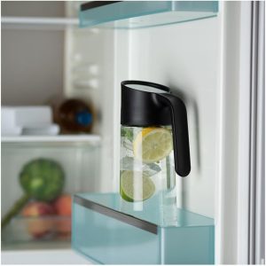 WMF Nuro Wasserkaraffe 1l, mit Griff, Höhe 29,7 cm, Glas-Karaffe, CloseUp-Verschluss, schwarz 15