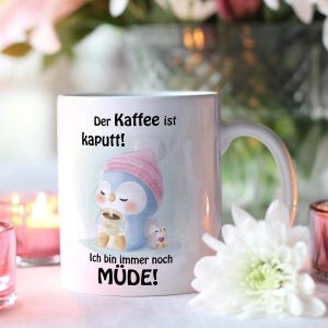 TRIOSK Pinguin Tasse Kaffee Kaputt Schlafmütze mit Spruch lustig Coffee Geschenk für Frauen Freundin Pinguinliebhaber Arbeit Büro Kollegin Weiß, Keramik 300ml 16