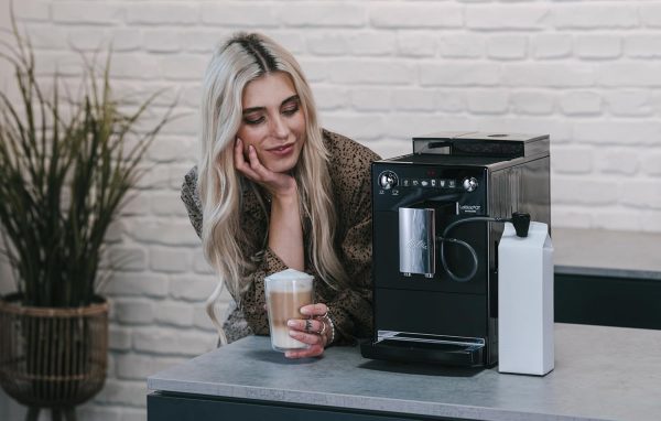 Melitta Latticia OT - Kaffeevollautomat mit Milchsystem, Kaffeemaschine mit Mahlwerk für z. B. Kaffee oder Cappuccino, schwarz 3