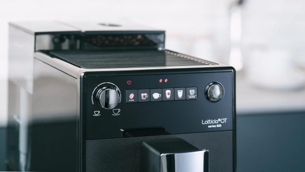 Melitta Latticia OT - Kaffeevollautomat mit Milchsystem, Kaffeemaschine mit Mahlwerk für z. B. Kaffee oder Cappuccino, schwarz 5