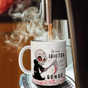 TRIOSK Tasse So viele Idioten und nur eine Sense mit Sensenmann Spruch lustig Fun Horror Geschenk für Arbeit Büro Kollegen Männer Frauen Beige, Keramik 300ml 22