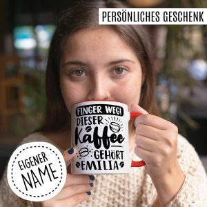 Kaffee-Tasse personalisiert mit Spruch lustig - FINGER WEG! Dieser Kaffee gehört eigener Name - Geschenk personalisierbar Geschenk-Idee Büro personalisieren Kaffee-Becher (Weiß & Rot) 10