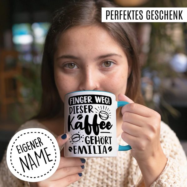 Kaffee-Tasse personalisiert mit Spruch lustig - FINGER WEG! Dieser Kaffee gehört eigener Name - Geschenk personalisierbar Geschenk-Idee Büro personalisieren Kaffee-Becher (Weiß & Blau) 3