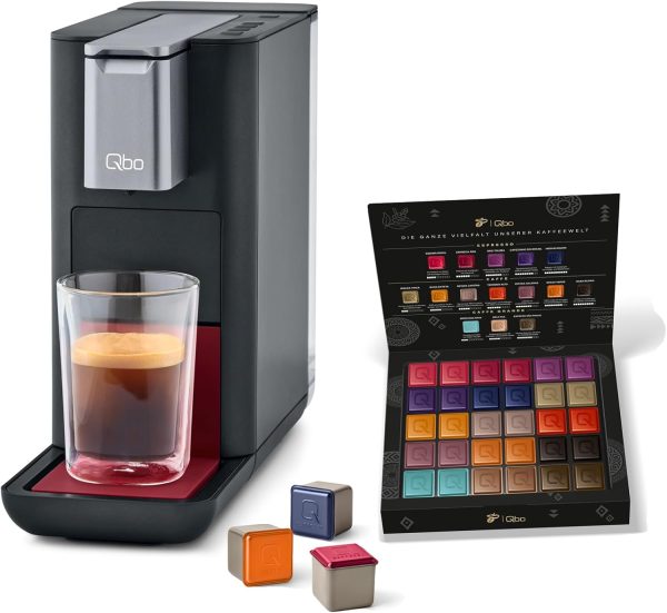 Tchibo Qbo ESSENTIAL Premium Kapselmaschine inkl. 30 recyclebare Qbo Kapseln für Espresso, Caffè und Caffè Grande, kompaktes, innovatives Design, Dark Berry [Energieklasse A+] 1