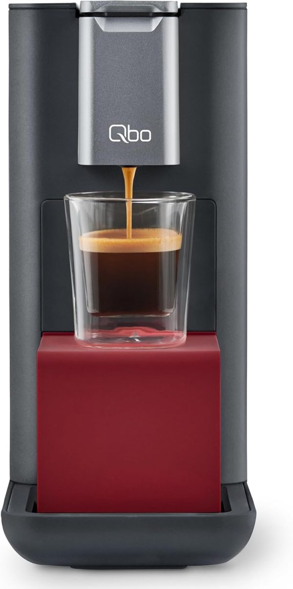Tchibo Qbo ESSENTIAL Premium Kapselmaschine inkl. 30 recyclebare Qbo Kapseln für Espresso, Caffè und Caffè Grande, kompaktes, innovatives Design, Dark Berry [Energieklasse A+] 2