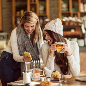 Anhow 4er Cappuccino Tassen, 350ml Latte Macchiato Gläser mit Deckel und Löffel Gläser Geriffelt Espresso Tassen Set Kaffeegläser für Latte/Cappuccino/Getränke/Tee/Kaffee 16